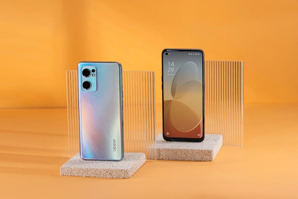 OPPO Find N2 Flip, sleek foldable smartphone featuring a modern design, vivid display, and advanced camera capabilities.